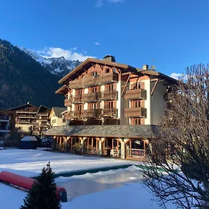 oustalet.hotels-rhonealpes.com/